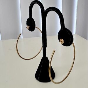 Classic Gold Hoop Earrings – Elegant Women’s Jewelry